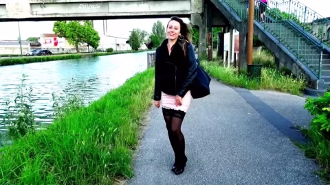 Jacquieetmicheltv – Emmanuelle 28 croupier in a casino