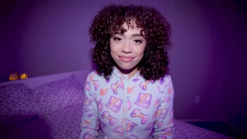 Bang – Willow Ryder is down for a dirty slumber party