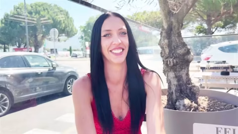 Jacquieetmicheltv – Louna 28 years old from Marseille