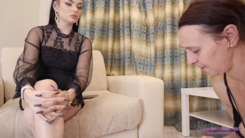 Licking Girls Feet – Rachel – Dusty Shoes And Smelly Feet For Old Bitch