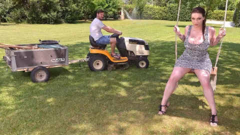 Pornworld – Super horny Harmony Reigns rides huge dick on a swing in the outdoors GP149
