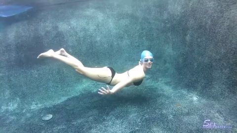 Sexunderwater – Ali May – Vintage Masks Swimcap And Naughty