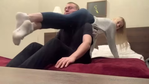Onlyfans – Fansly – Play With Anny – Footworship – Headscissors