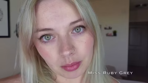 Miss Ruby Grey – Staring Contest With A Twist