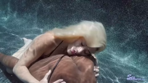 Sexunderwater – Snacking On Simone
