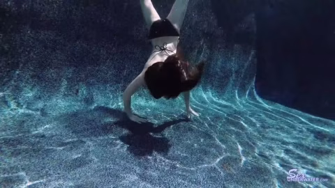 Sexunderwater – Helping Hands Pt 1
