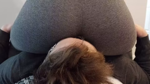 Cruel Queen – Grey Leggings Facesitting